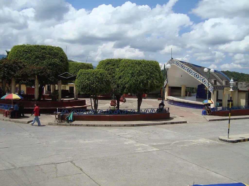 Senderos y áreas verdes del Parque Central de San Juan